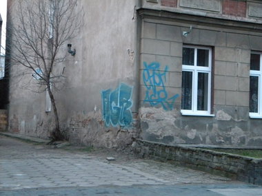 Graffiti Bombing - Photo by AGRgdz