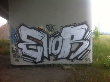 Graffiti Bombing - Photo by AGRgdz