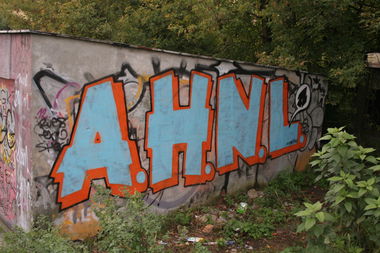 Graffiti Bombing in Warsaw - Photo by AHNL - ahnl (2013)