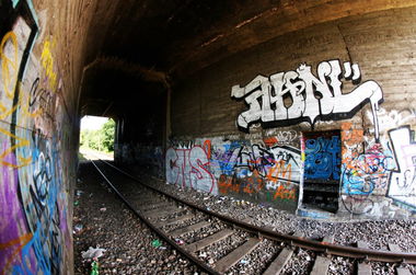 Graffiti Artwork in Warsaw - Photo by AHNL - ahnl (2013)