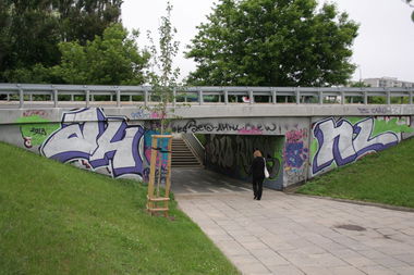 Graffiti Bombing in Warsaw - Photo by AHNL - ahnl (2013)