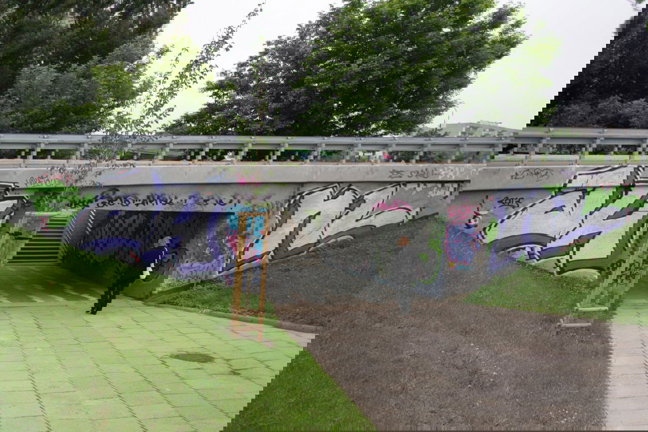 Graffiti Bombing in Warsaw - Photo by AHNL - ahnl (2013)