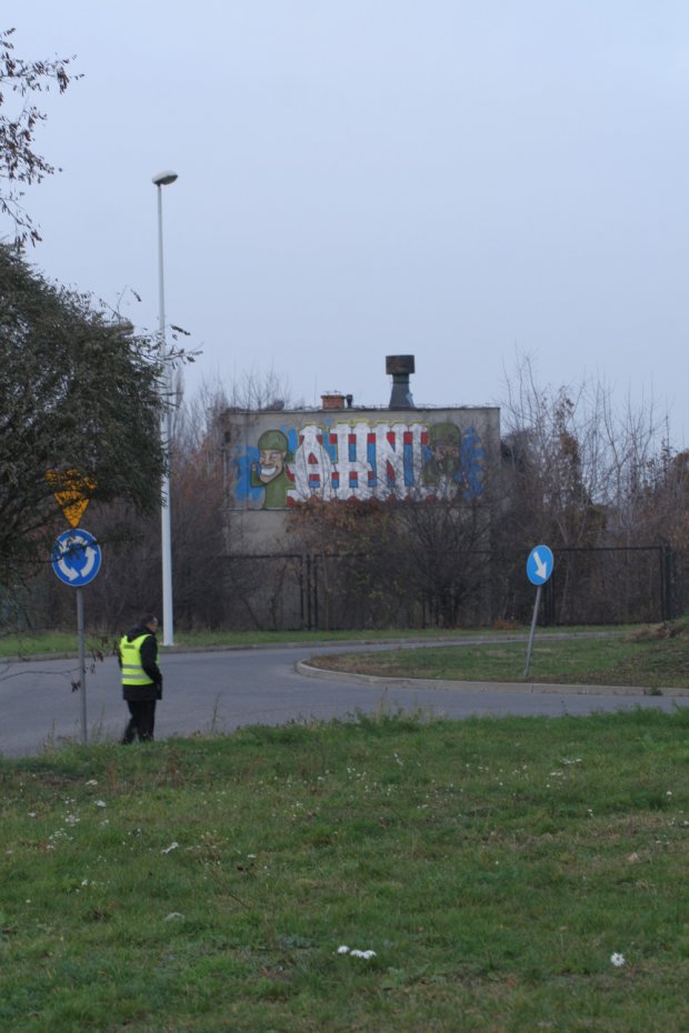 Graffiti Bombing in Warsaw - Photo by AHNL - ahnl (2012)