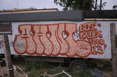 Graffiti Bombing in Darlowo - Photo by AHNL - ahnl, dra?, alix (2013)