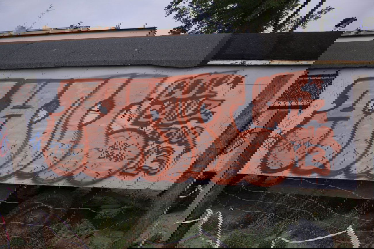 Graffiti Bombing in Darlowo - Photo by AHNL - ahnl, dra?, alix (2013)