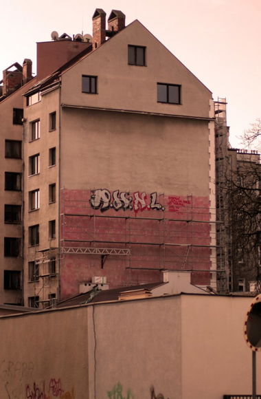 Graffiti Bombing in Warsaw - Photo by AHNL - ahnl (2013)