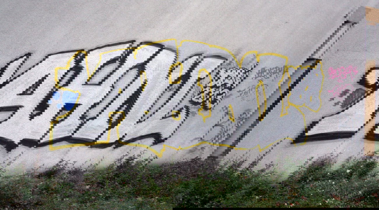 Graffiti Bombing in Warsaw - Photo by AHNL - ahnl, dra? (2013)