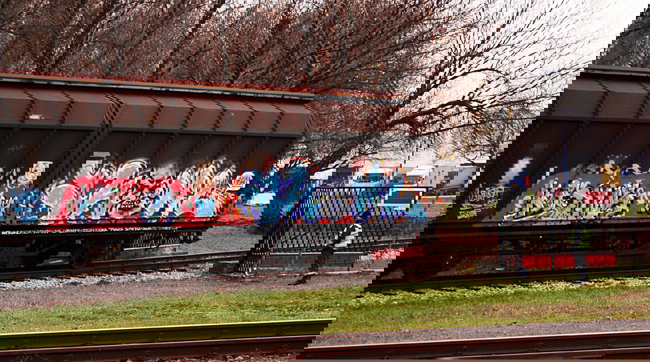 Graffiti Train in Warsaw - Photo by AHNL - karus, dra?, ahnl (2013)