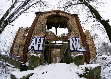 Graffiti Bombing in Warsaw - Photo by AHNL - ahnl (2014)