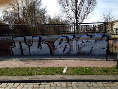 Graffiti Bombing - Photo by ALISM - Al, Bige (2013)
