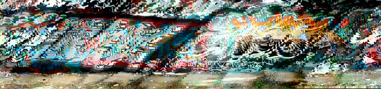 Graffiti Wall - Photo by ALLESdrehtSICH - RAVE, NIGHT, ZASD (1996)