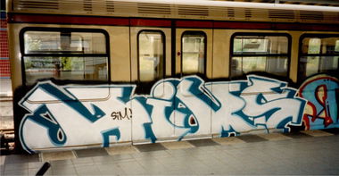 Graffiti Train - Photo by ALLESdrehtSICH - HIKS, SIM, Berlin