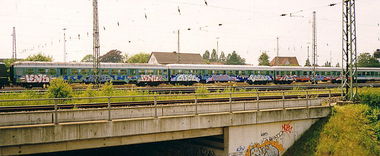 Graffiti Train - Photo by ALLESdrehtSICH - lens, esel, jet