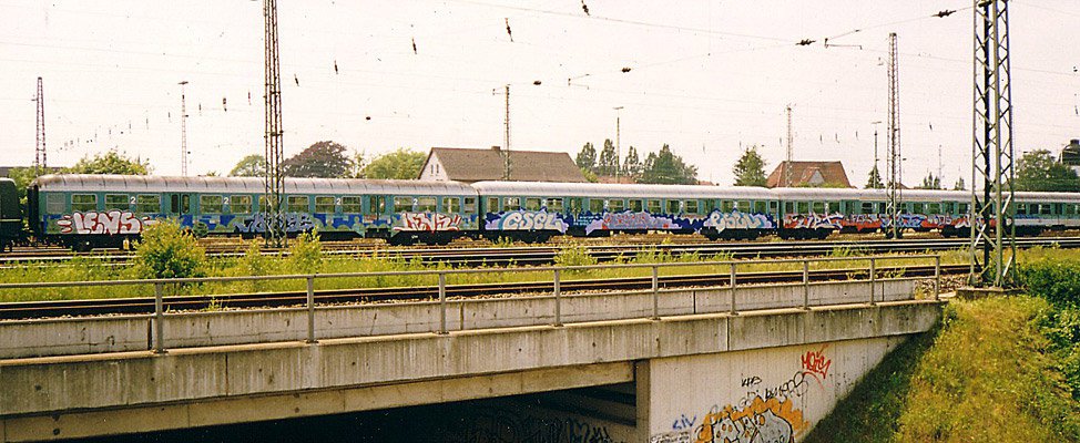 Graffiti Train - Photo by ALLESdrehtSICH - lens, esel, jet