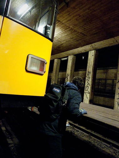 Graffiti Artwork - Photo by ALLorNOTHING - metro, berlin