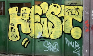 Graffiti Wall - Photo by AMIDNIGHT - Heist, bdk