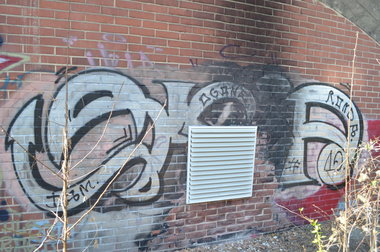 Graffiti Wall - Photo by AMIDNIGHT - Skip19, HLS