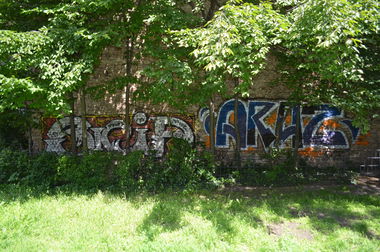 Graffiti Wall - Photo by AMIDNIGHT - Skip19, HLS