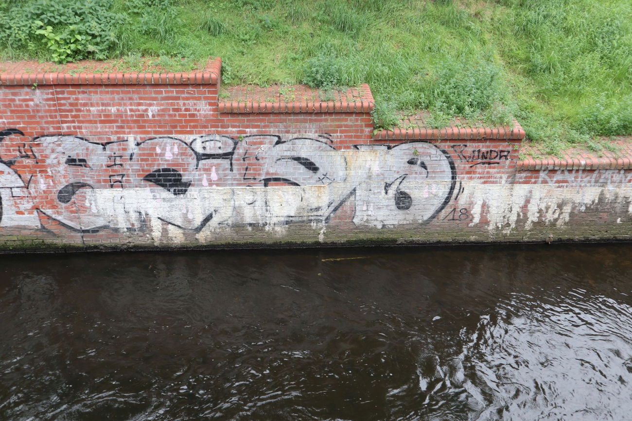 Graffiti Wall - Photo by AMIDNIGHT - Skip19, HLS