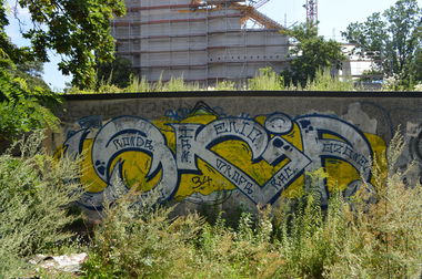 Graffiti Wall - Photo by AMIDNIGHT - Skip19, HLS