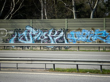 Graffiti Bombing - Photo by AROK - AROK, SOG, NAIZ (2010)