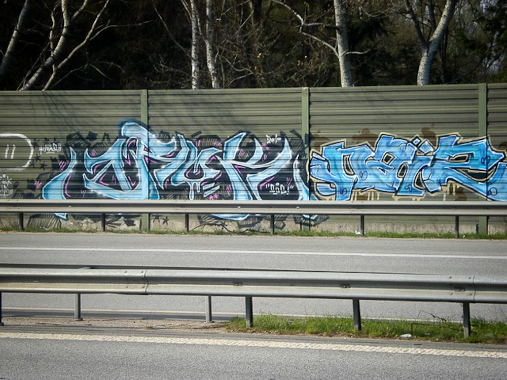 Graffiti Bombing - Photo by AROK - AROK, SOG, NAIZ (2010)