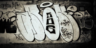 Graffiti Wall - Photo by AROK - jiak, nais, tres (2014)
