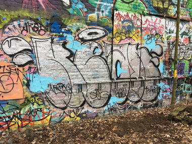 Graffiti Wall - Photo by AROK - Keanaroksog