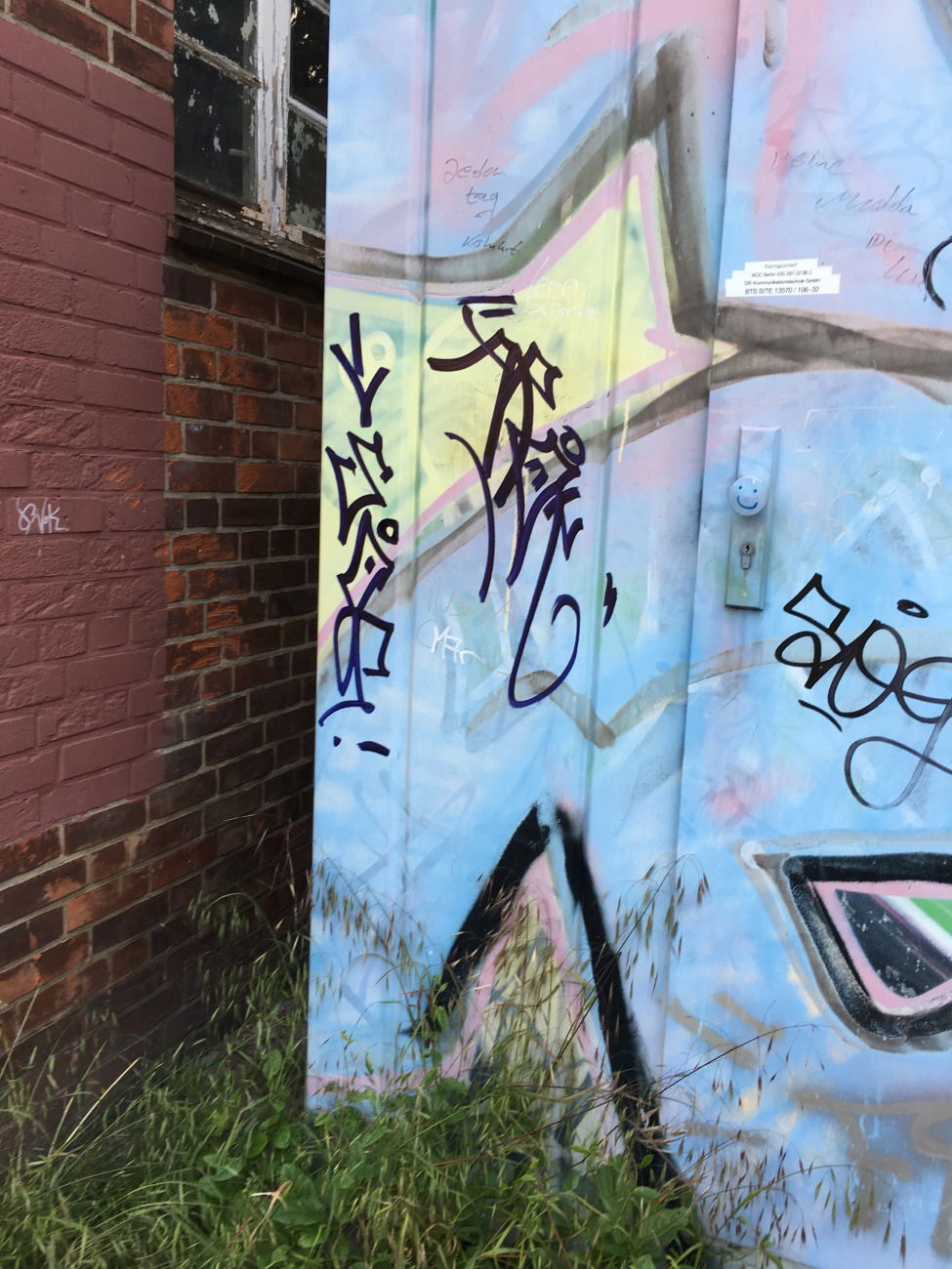 Graffiti Bombing - Photo by AROK - Aroksog (2017)