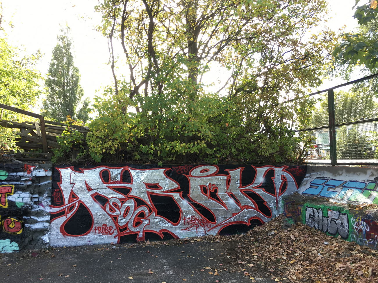 Graffiti Wall - Photo by AROK - aroksog (2018)