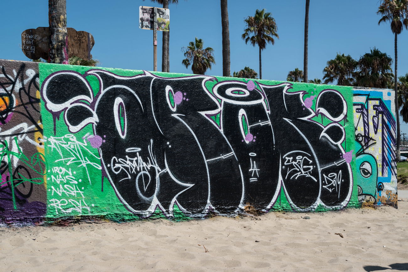 Graffiti Wall - Photo by AROK - aroksogvenicebeachlosangelescalifornia (2019)