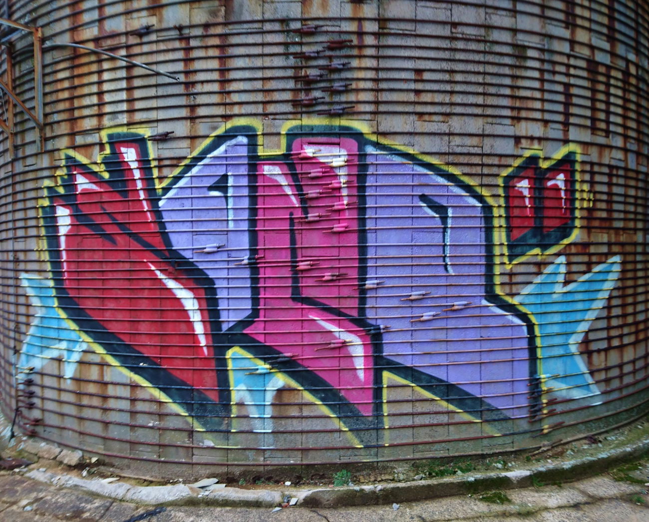 Graffiti Wall in Dresden - Photo by ARTHOOLIGAN - VDE, BNH