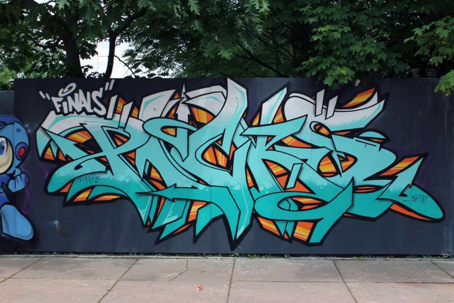 Graffiti Wall in Dresden - Photo by ARTHOOLIGAN - URBAN, SYNDROMES, 15 (2013)