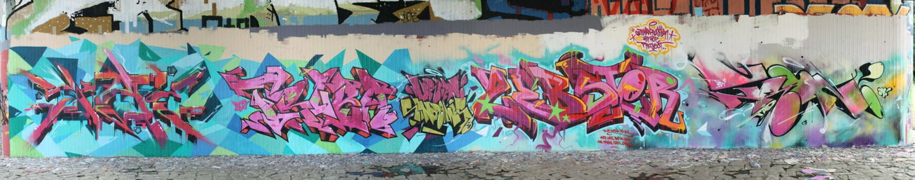 Graffiti Wall in Dresden - Photo by ARTHOOLIGAN - URBAN, SYNDROMES, 15 (2013)