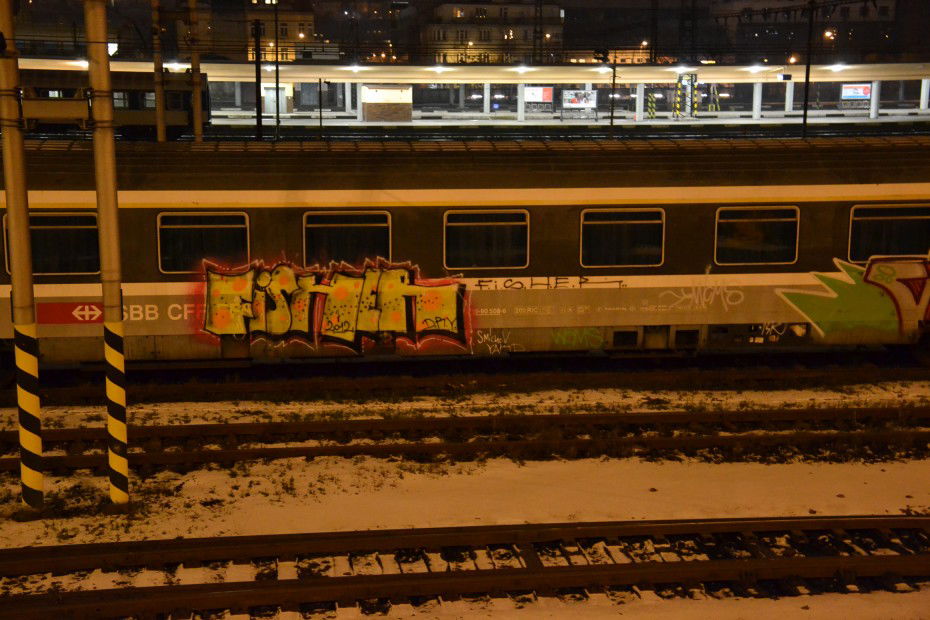 Graffiti Train - Photo by ARTHOOLIGAN (2012)