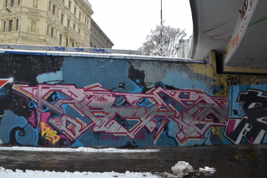 Graffiti Wall - Photo by ARTHOOLIGAN (2013)