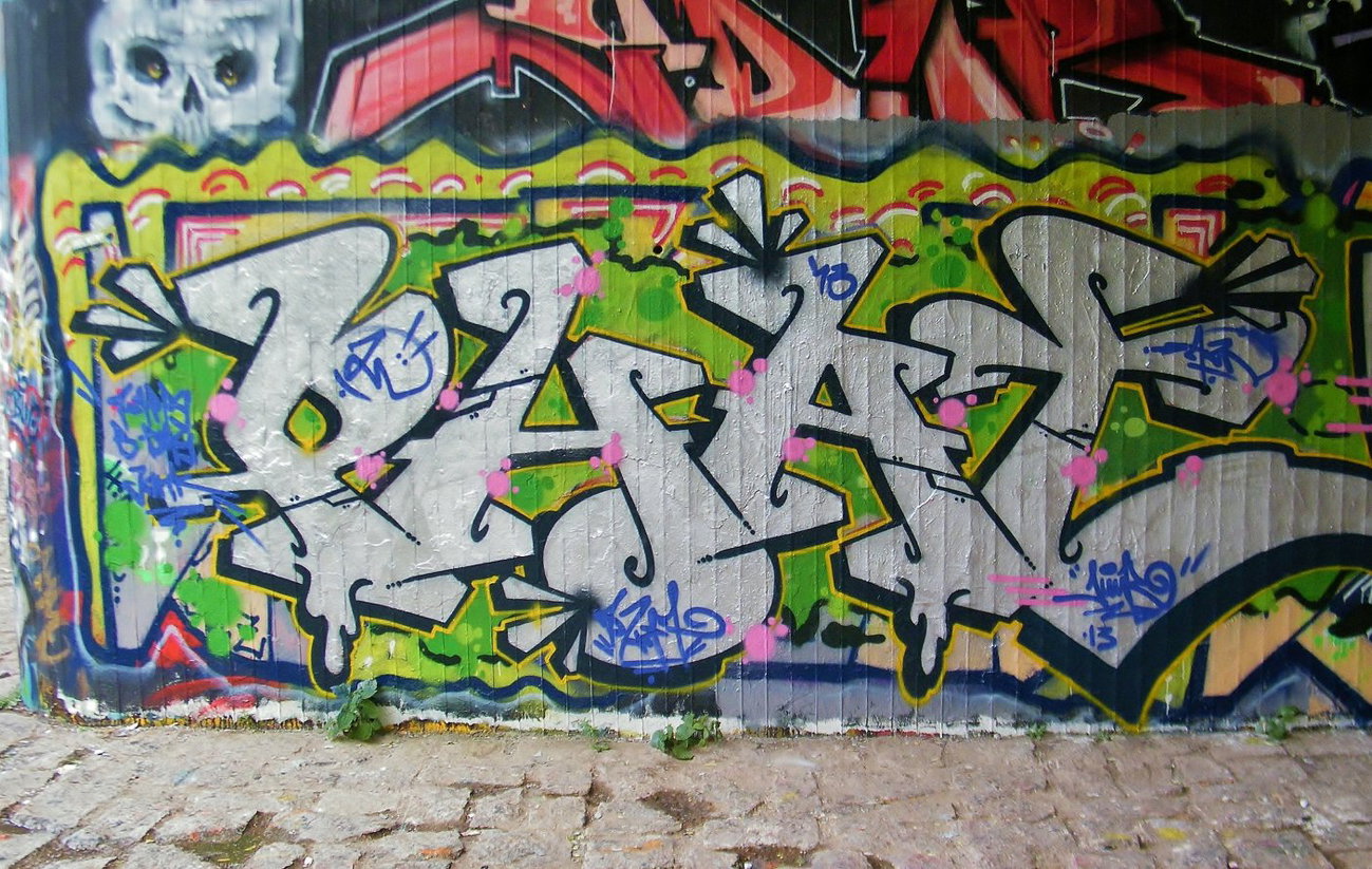 Graffiti Wall in Dresden - Photo by ARTHOOLIGAN (2013)