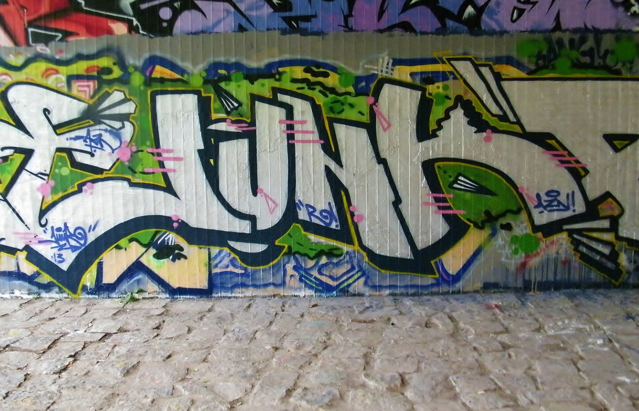 Graffiti Wall in Dresden - Photo by ARTHOOLIGAN (2013)