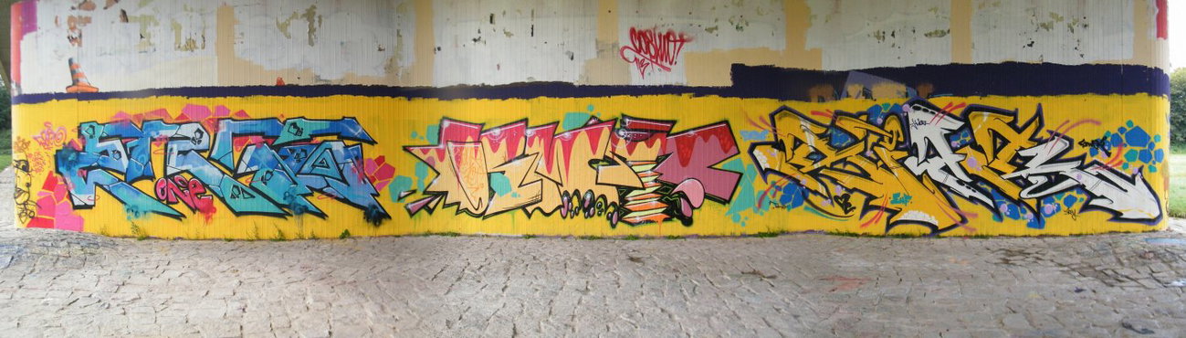 Graffiti Wall in Dresden - Photo by ARTHOOLIGAN - DOE, USK (2013)