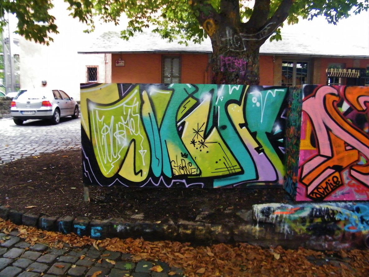 Graffiti Wall in Dresden - Photo by ARTHOOLIGAN - USK (2013)