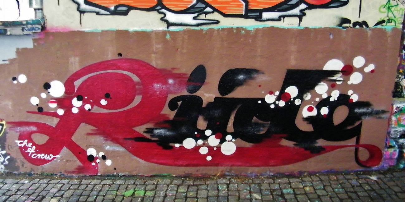 Graffiti Wall in Dresden - Photo by ARTHOOLIGAN - EF (2013)