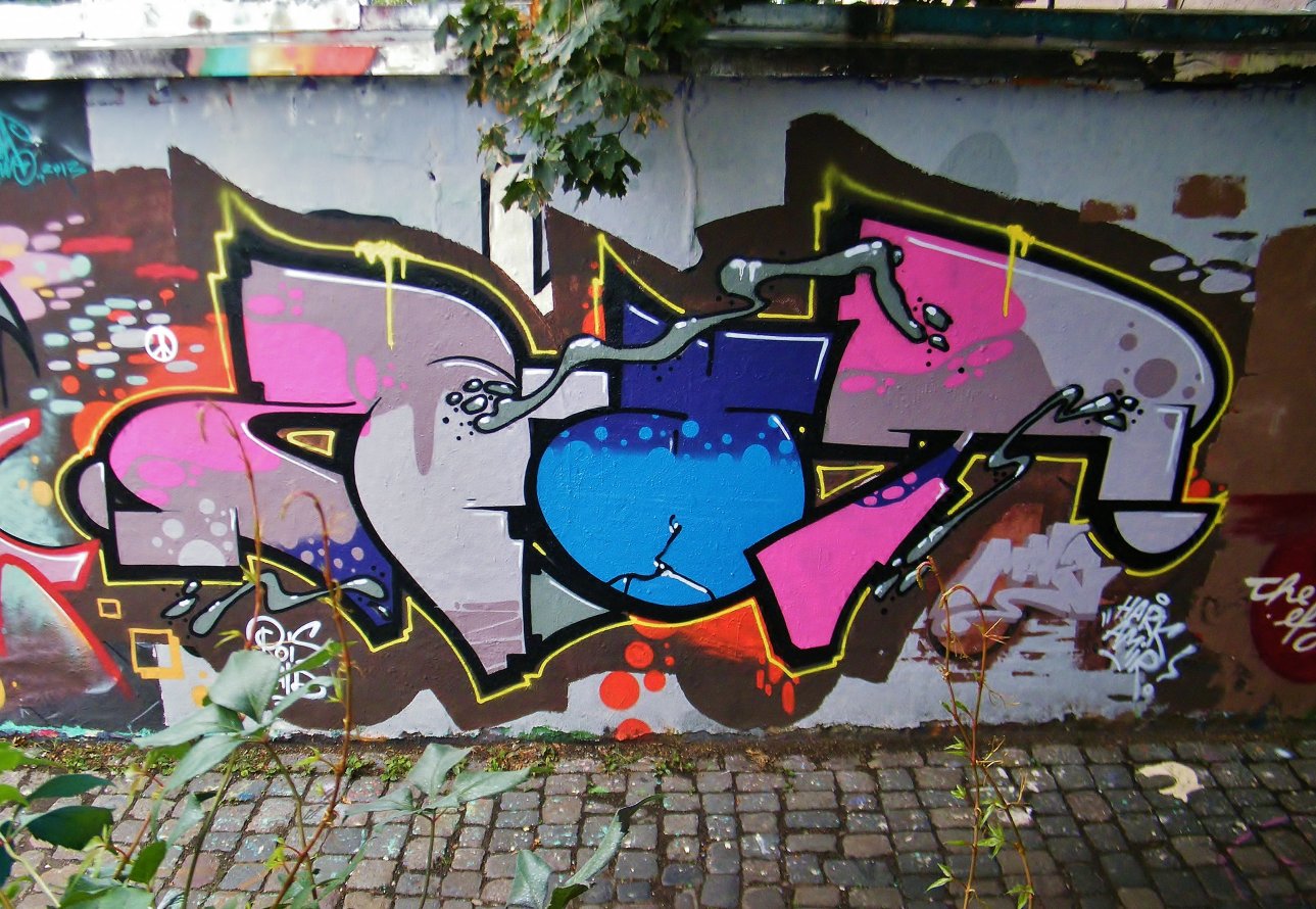 Graffiti Wall in Dresden - Photo by ARTHOOLIGAN - MNZ, CFF (2013)