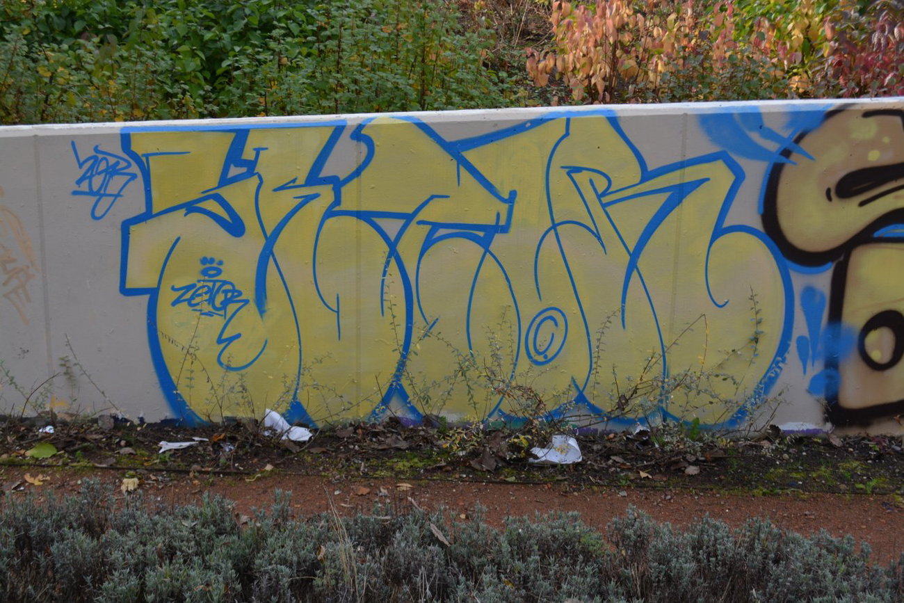 Graffiti Wall in Dresden - Photo by ARTHOOLIGAN (2013)