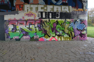 Graffiti Wall in Dresden - Photo by ARTHOOLIGAN - SNK, USK (2013)