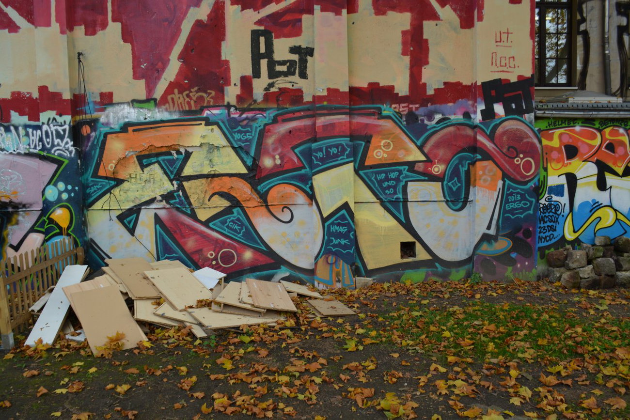 Graffiti Wall in Dresden - Photo by ARTHOOLIGAN - SNK (2013)