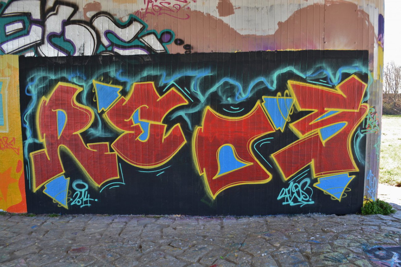 Graffiti Wall in Dresden - Photo by ARTHOOLIGAN (2014)