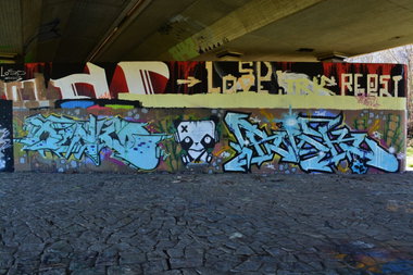 Graffiti Wall in Dresden - Photo by ARTHOOLIGAN - DOE (2014)