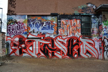 Graffiti Wall in Chemnitz - Photo by ARTHOOLIGAN - 9MM, 360° (2013)