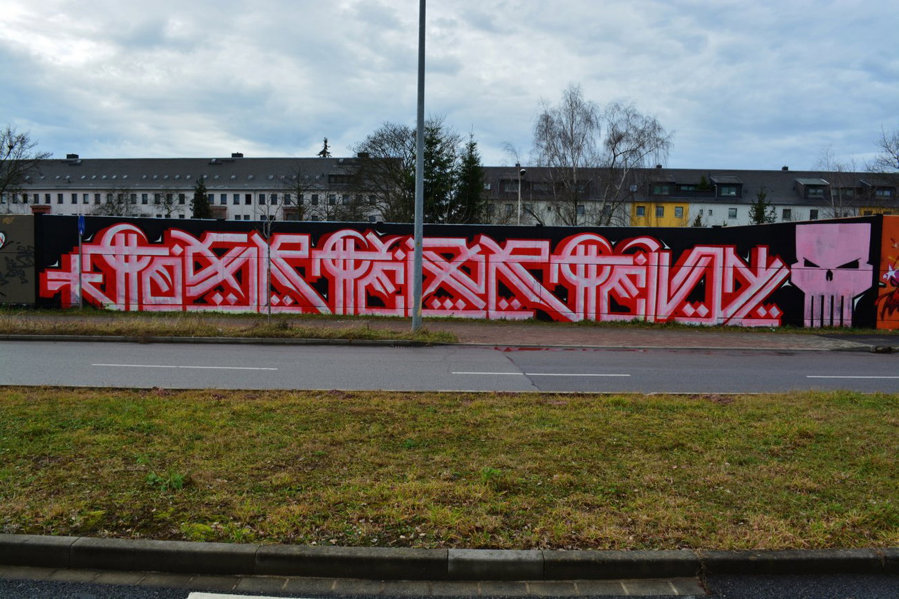 Graffiti Wall in Chemnitz - Photo by ARTHOOLIGAN - 9MM, 360° (2013)