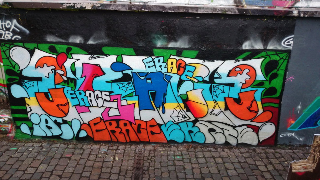 Graffiti Wall in Dresden - Photo by ARTHOOLIGAN - BANDITS, IAC (2014)